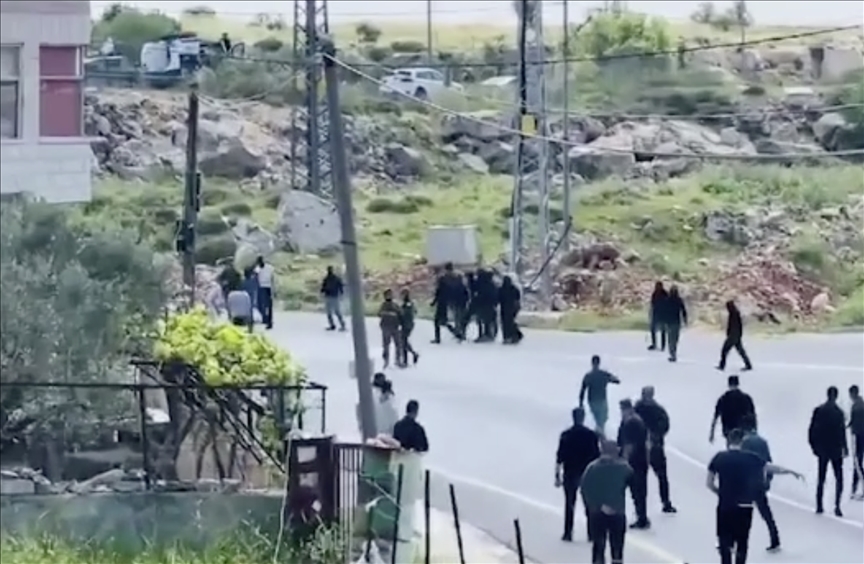 شهرک‌نشینان یهودی ورودی و خروجی دو شهر را در کرانه باختری مسدود کردند