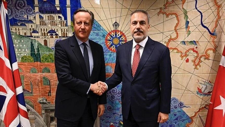 وزيرا خارجية تركيا وبريطانيا يبحثان التطورات في المنطقة