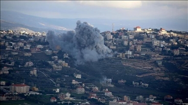 الجيش الإسرائيلي يعلن استهداف موقع لحزب الله وسط لبنان 