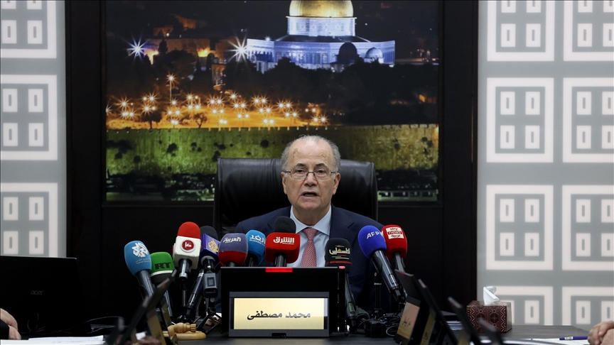 رئيس وزراء فلسطين يطلع مسؤولين أجانب على “خطورة” اعتداءات المستوطنين