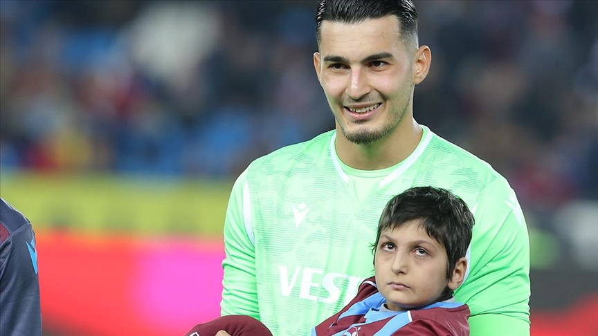 Trabzonspor'un forma tanıtımında yer alan lösemi hastası Hicran, hayatını kaybetti