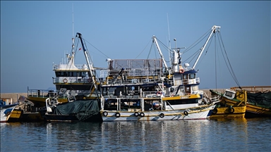 Ege Denizi'ndeki gırgır tekneleri av yasağıyla birlikte limanlara demir attı