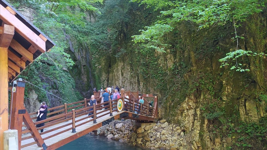 В Турции на праздники природные парки посетили почти 3 млн. человек