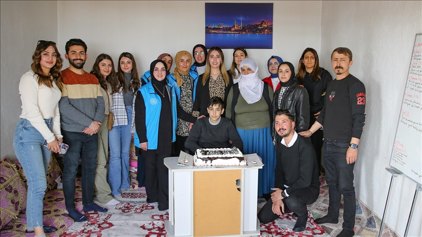 Engelli öğrencinin bilgisayar ve çalışma masası ihtiyacını gönüllüler karşıladı