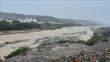 Oman: U bujičnim poplavama stradalo 17 osoba 