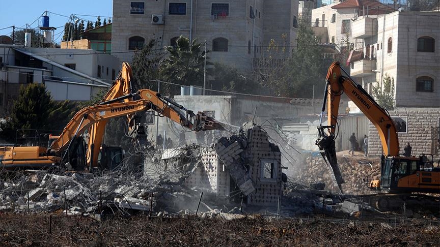 الجيش الإسرائيلي يهدم منزلي أسيرين جنوب الضفة الغربية