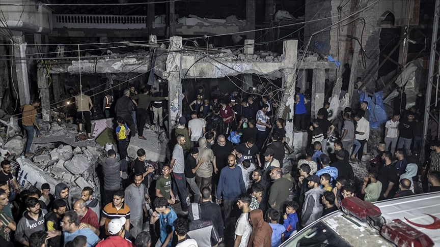 İsrail ordusu Refah'ta bir evi bombaladı, 4'ü çocuk 7 Filistinli öldü