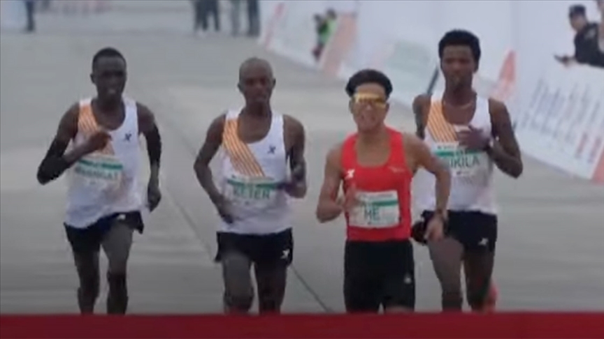 Pekin'deki maratonda "Çinli atletin kazanmasının sağlandığı" iddiasına ilişkin soruşturmalar sürüyor