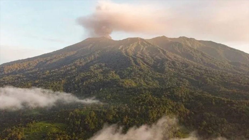 Indonésie : L'éruption d'un volcan entraîne l'évacuation de centaines de personnes