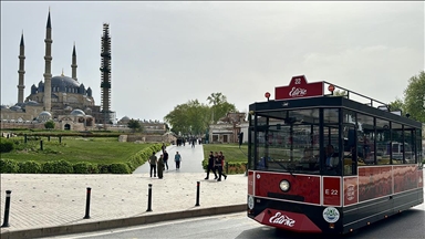 Edirne'nin nostaljik tramvay görünümlü "gezi treni" beğenildi
