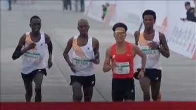 Pekin'deki maratonda "Çinli atletin kazanmasının sağlandığı" iddiasına ilişkin soruşturmalar sürüyor