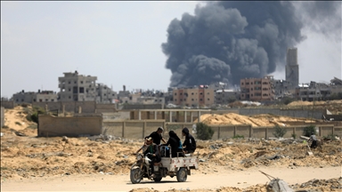 غزة.. الجيش الإسرائيلي ينسف مربعا سكنيا بمخيم النصيرات 