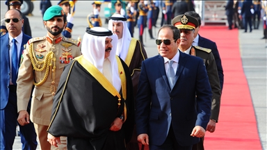 ملك البحرين يصل مصر قادما من الأردن 