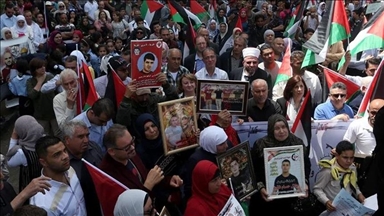 يوم الأسير.. "انتهاكات متصاعدة" للمعتقلين الفلسطينيين بسجون إسرائيل