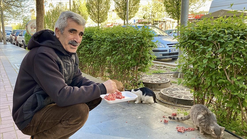 Kırşehirli kasap 25 yıldır sevimli müdavimlerini doyuruyor