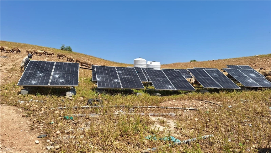 Braving Israeli attacks, Palestinian farmers continue farming using solar energy