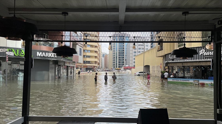 Şiddetli yağışların vurduğu BAE’de hava trafiği kademeli olarak normale dönüyor