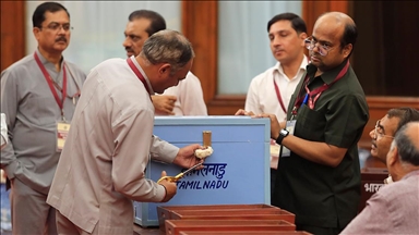 Hindistan'da halk, yaklaşık 6 hafta sürecek genel seçimler için yarın oy kullanmaya başlayacak