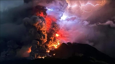 В Индонезии из-за извержения вулкана Руанг эвакуируют свыше 11 тыс. человек