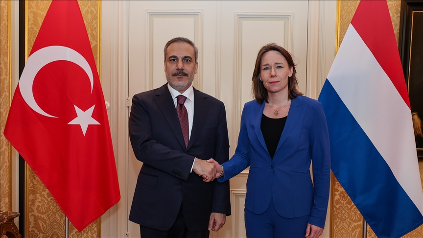 Turkish foreign minister meets Dutch counterpart in The Hague