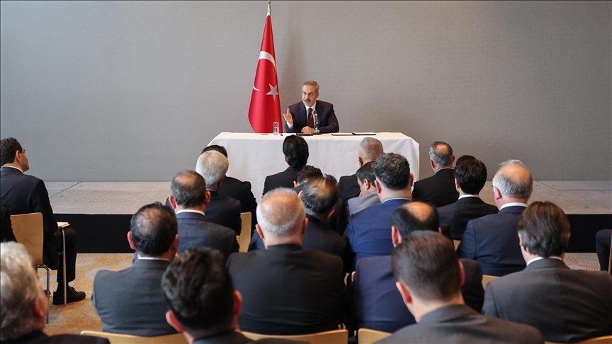 Хакан Фидан в Гааге провел встречу с представителями турецкой общины