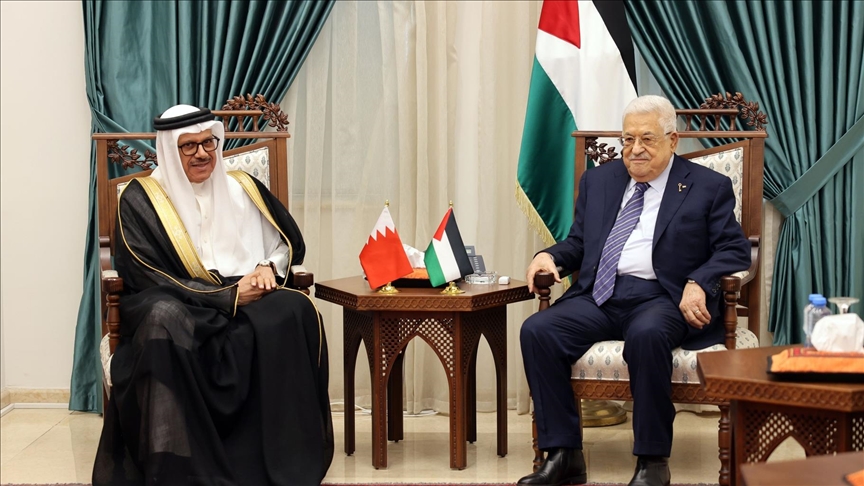 عباس يبحث مع وزير خارجية البحرين تطورات القضية الفلسطينية