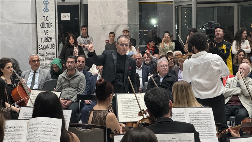 Yunanistanlı orkestra şefi Nikos Haliassas Türkiye'de sanatseverlerle buluşmaktan memnun