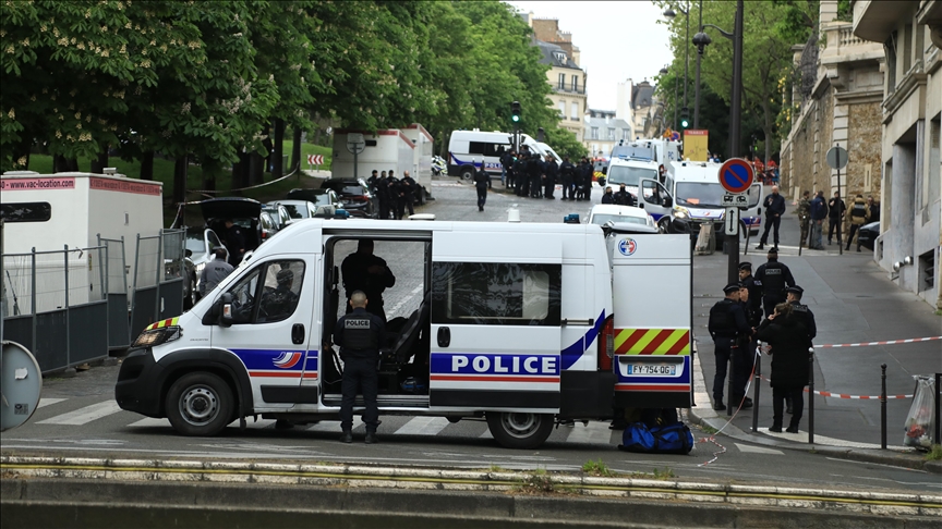 رجل يهدد بتفجير نفسه بالقنصلية الإيرانية في باريس