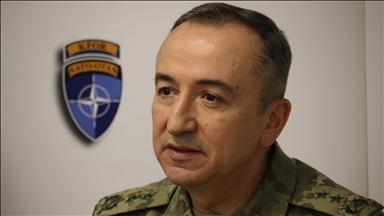 Komandanti i KFOR-it, Ulutaş, përcjell stërvitjen ushtarake në Serbi