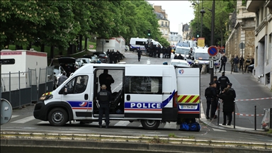 رجل يهدد بتفجير نفسه بالقنصلية الإيرانية في باريس