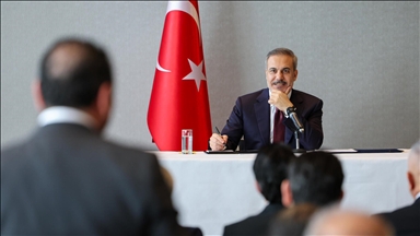 Dışişleri Bakanı Fidan, Hollanda'daki Türk toplumu ve STK temsilcileriyle görüştü