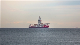 Bakan Bayraktar, Karadeniz'de birkaç ay içinde petrol keşfi için sondaj yapılacağını bildirdi