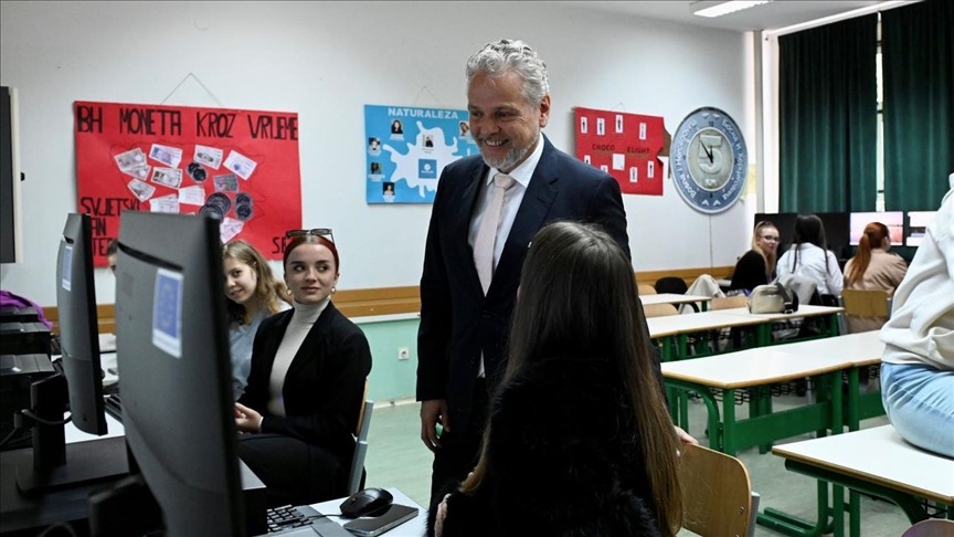 EU osigurao 1.000 računara za 15 srednjih stručnih škola u BiH