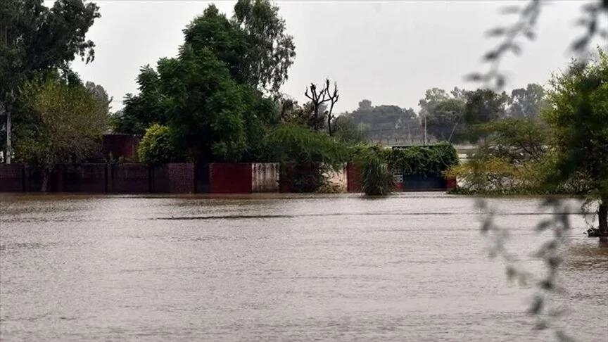 Pakistan: les pluies torrentielles font près de 100 morts 