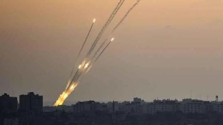 سقوط صاروخين في "كيسوفيم" بغلاف غزة أطلقا من القطاع 