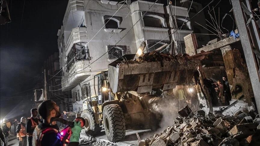 غزة.. إصابة فلسطينيين بقصف إسرائيلي لعائلة نازحة في رفح 