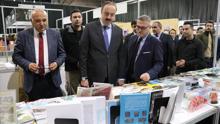 Амбасадорот на Туркије во Скопје Улусој присуствуваше на 36. Саем на книгата