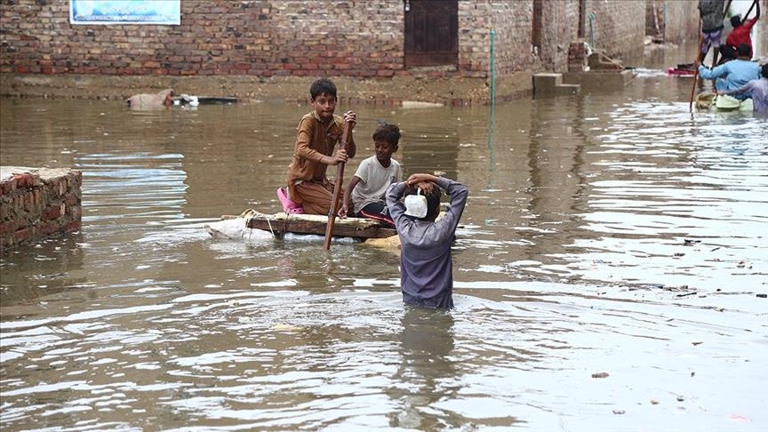 Поројни дождови и поплави во Пакистан - загинаа 100 лица