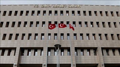 İzmir'de FETÖ'ye yönelik operasyonda yakalanan 18 kişi tutuklandı