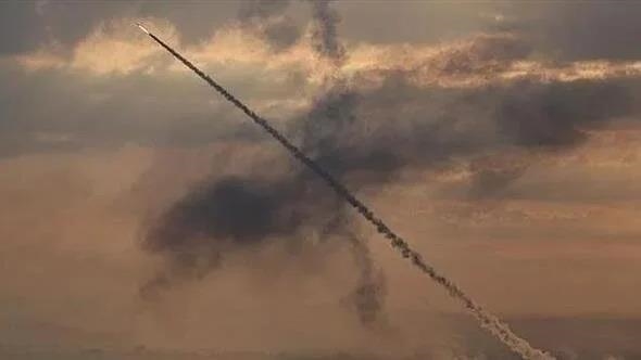 Brigades Al-Qassam : 20 missiles lancés depuis le Liban contre une caserne israélienne