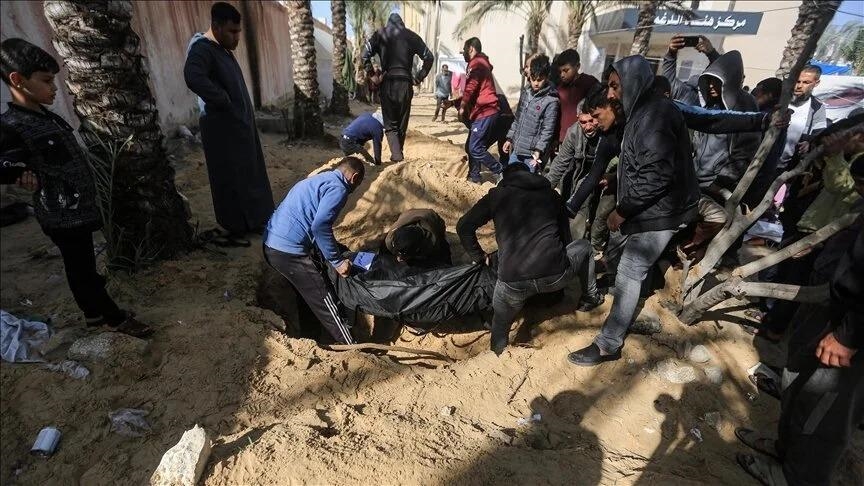 انتشال 150 جثة بمقبرتين جماعيتين بمشفى “ناصر”