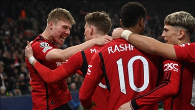 Manchester United reach FA Cup final after beating Coventry on penalties