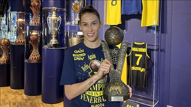 Fenerbahçeli basketbolcu Sevgi Uzun, 4 kupa kazanılan sezonu anlattı