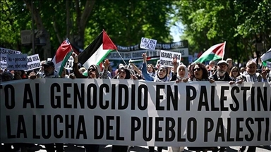 Шпанците повикаа да се запре геноцидот во Палестина на протестна прошетка во Мадрид