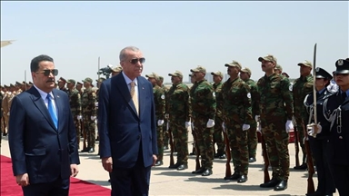 Presidenti Erdoğan mbërrin në vizitë në kryeqytetin e Irakut