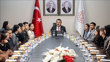 Milli Eğitim Bakanı Tekin, Türk Cumhuriyetlerinden çocuklarla bir araya geldi