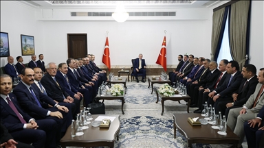 Turkish president meets representatives of Iraqi Turkmen community in Baghdad