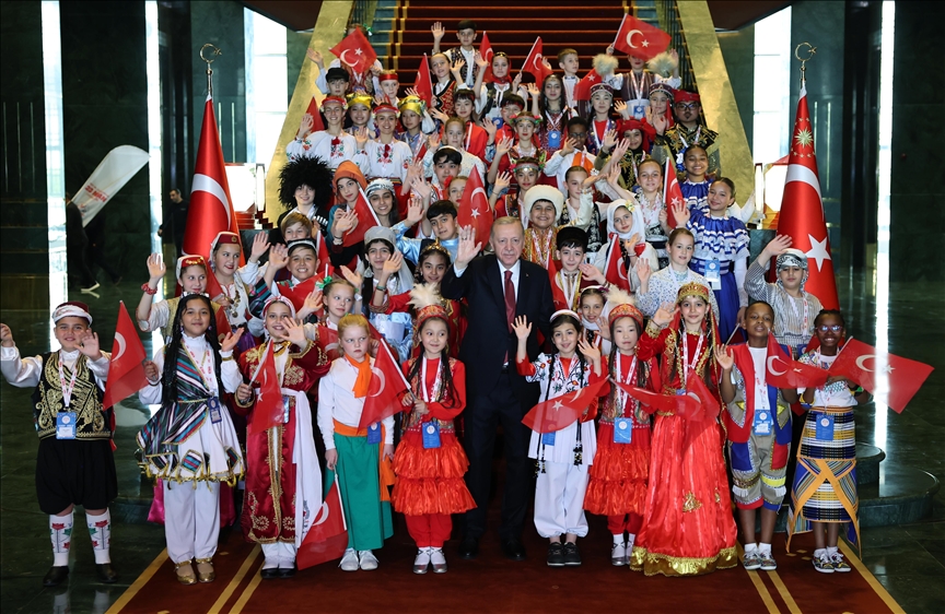 Dan djeteta: Erdogan se susreo sa djecom iz mnogih država