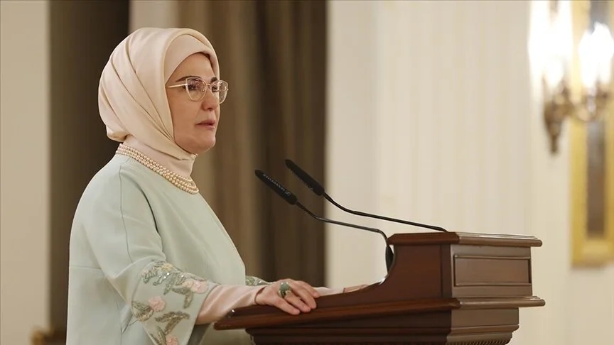 عقيلة أردوغان تنشر رسالة تهنئة بـ"عيد الطفولة والسيادة الوطنية"