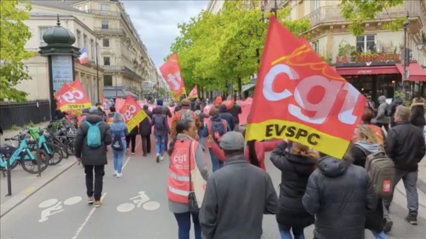 Paris Olimpiyatları'nda iş yükü artacak belediye çalışanları ek ücret talebiyle gösteri düzenledi